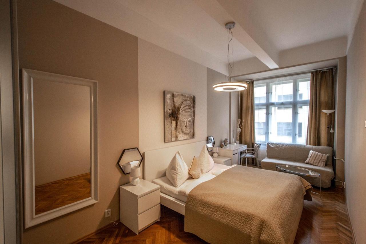 Design Apartment By Ruterra Прага Экстерьер фото
